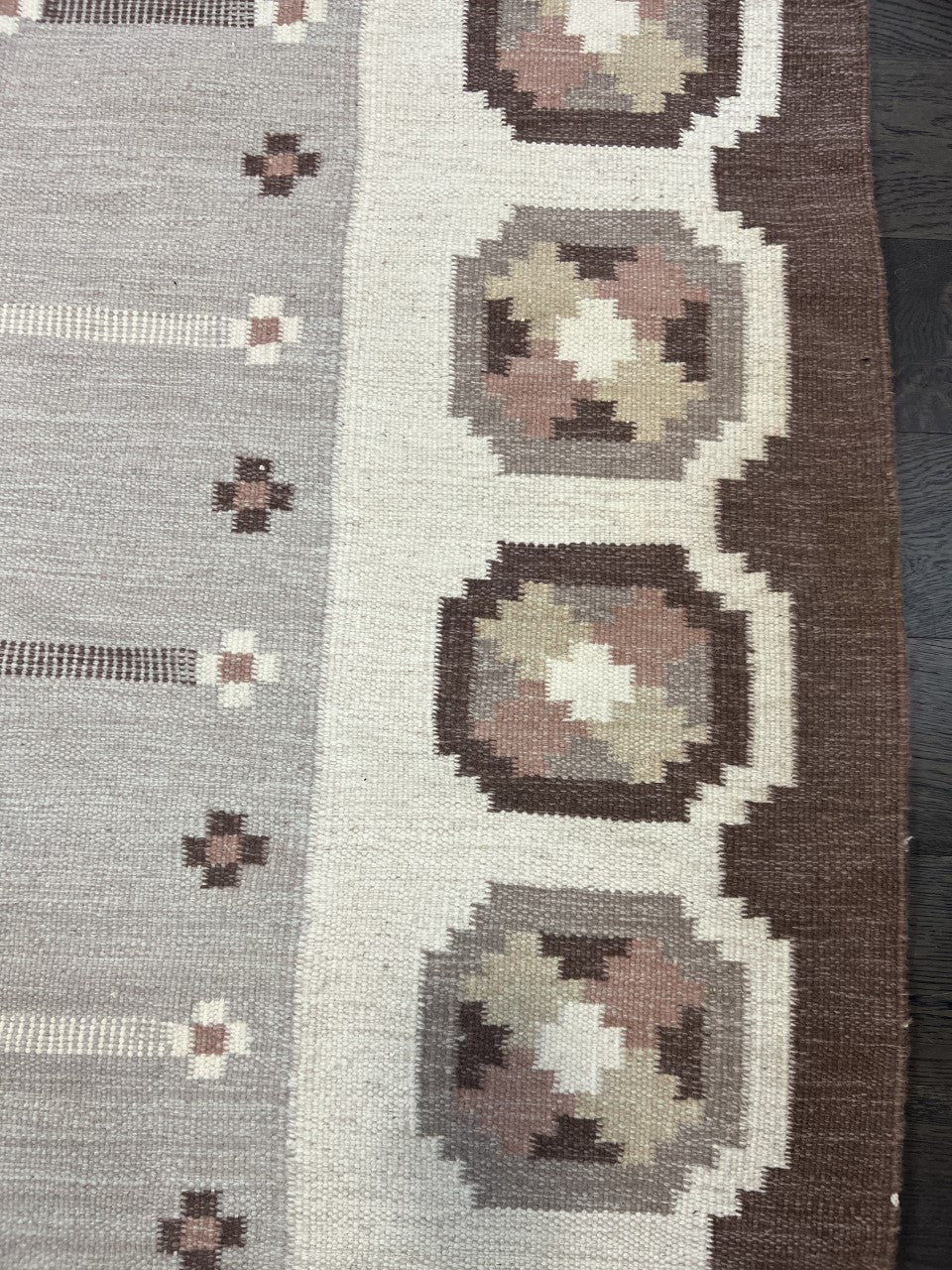 Stunning Swedish Kilim decorative rug - Hakiemie Rug Gallery