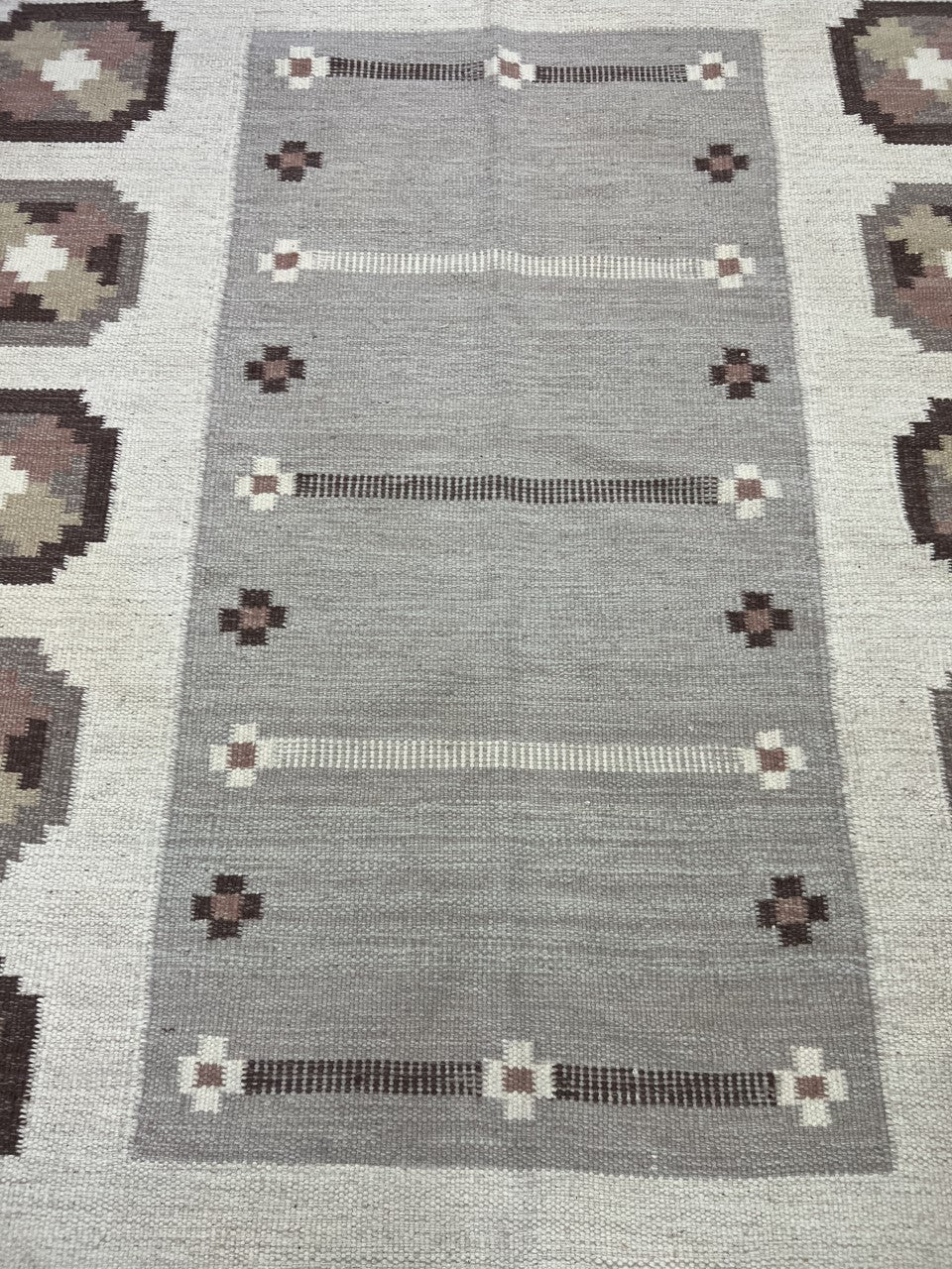 Stunning Swedish Kilim decorative rug - Hakiemie Rug Gallery