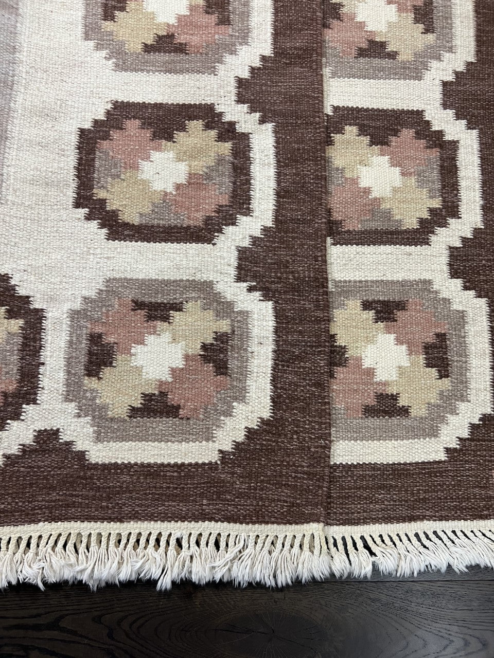 Stunning Swedish Kilim decorative rug - Hakiemie Rug Gallery