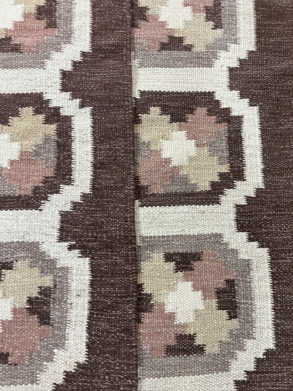 Stunning Swedish Kilim decorative rug - Hakiemie Rug Gallery