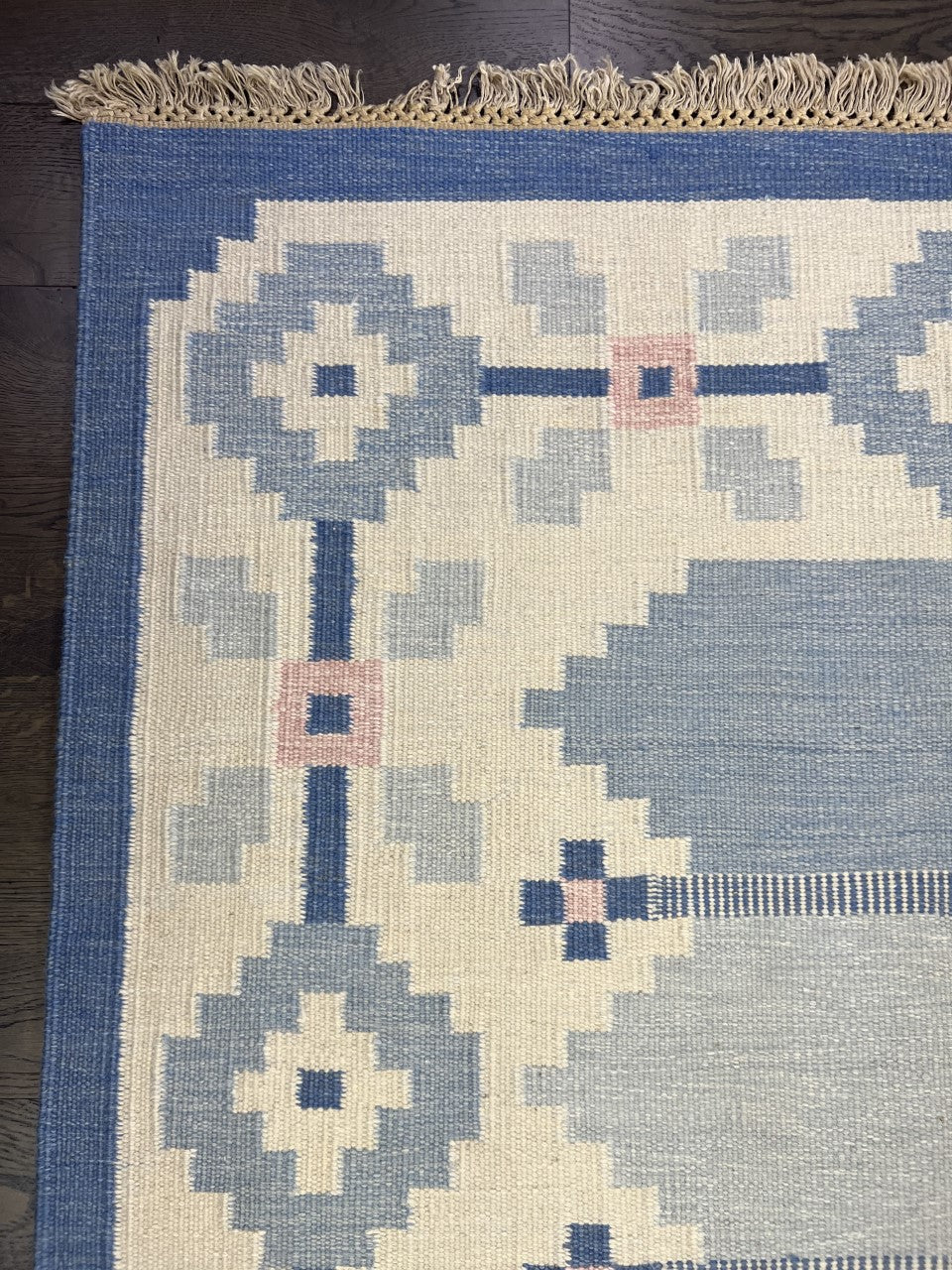 Beautiful Swedish Kilim decorative rug - Hakiemie Rug Gallery