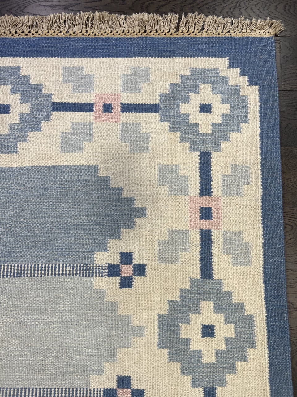 Beautiful Swedish Kilim decorative rug - Hakiemie Rug Gallery