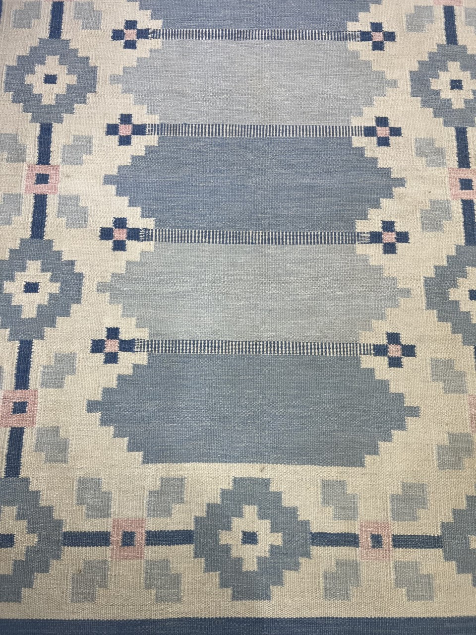 Beautiful Swedish Kilim decorative rug - Hakiemie Rug Gallery