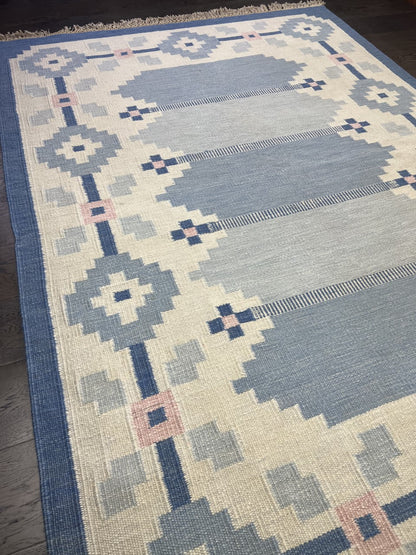 Beautiful Swedish Kilim decorative rug - Hakiemie Rug Gallery