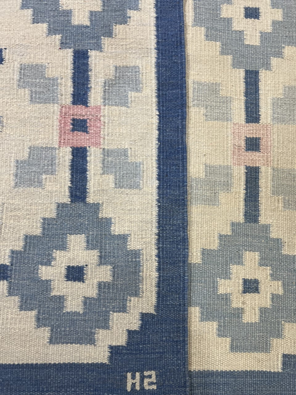 Beautiful Swedish Kilim decorative rug - Hakiemie Rug Gallery