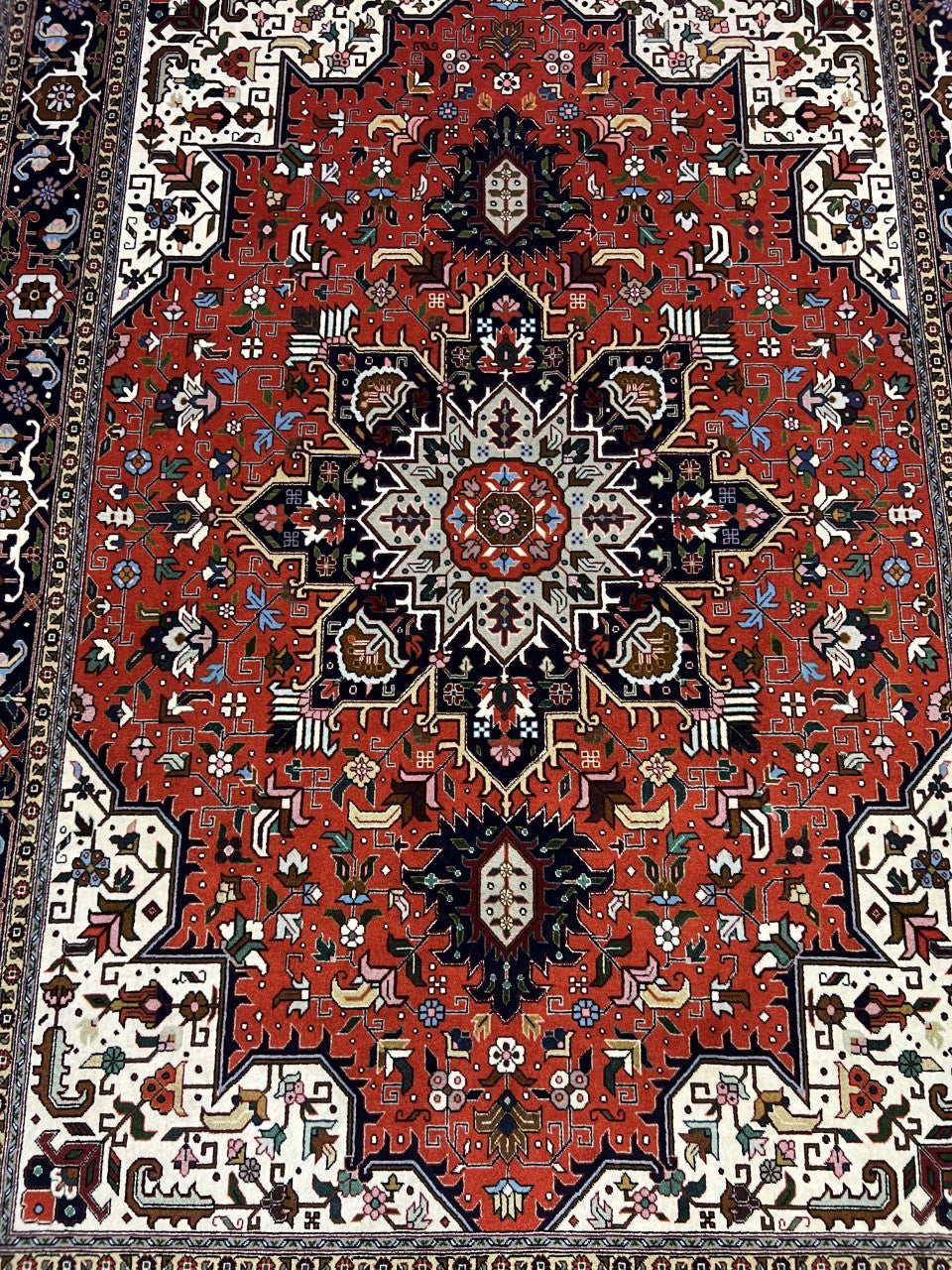 Amazing decorative Tabriiz rug - Hakiemie Rug Gallery