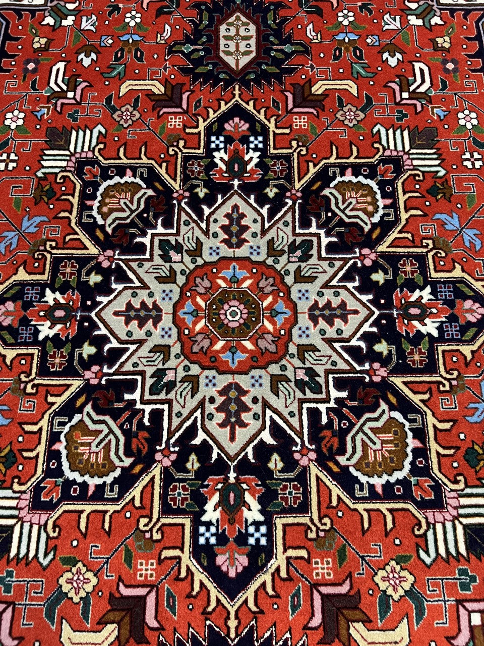 Amazing decorative Tabriiz rug - Hakiemie Rug Gallery