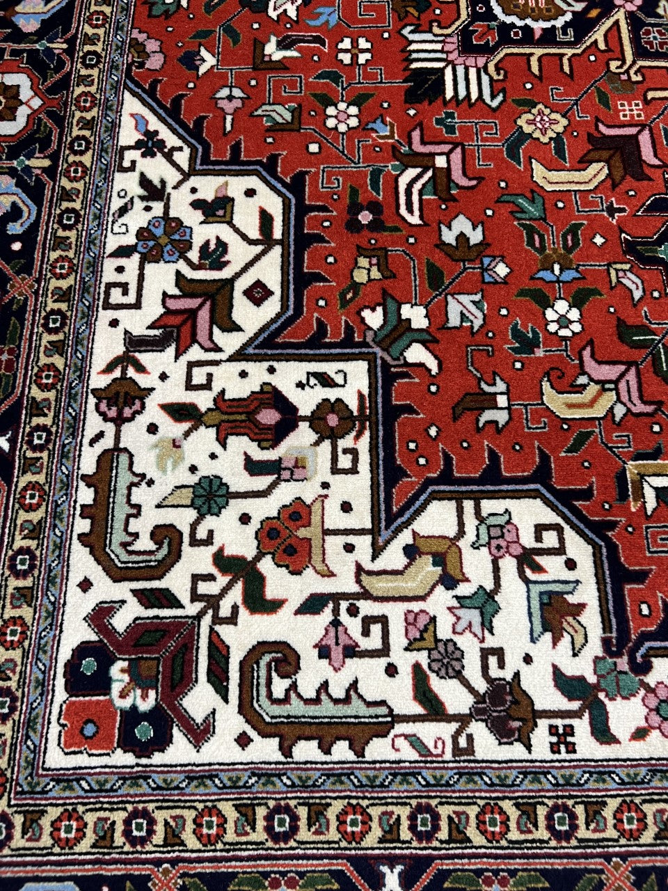 Amazing decorative Tabriiz rug - Hakiemie Rug Gallery