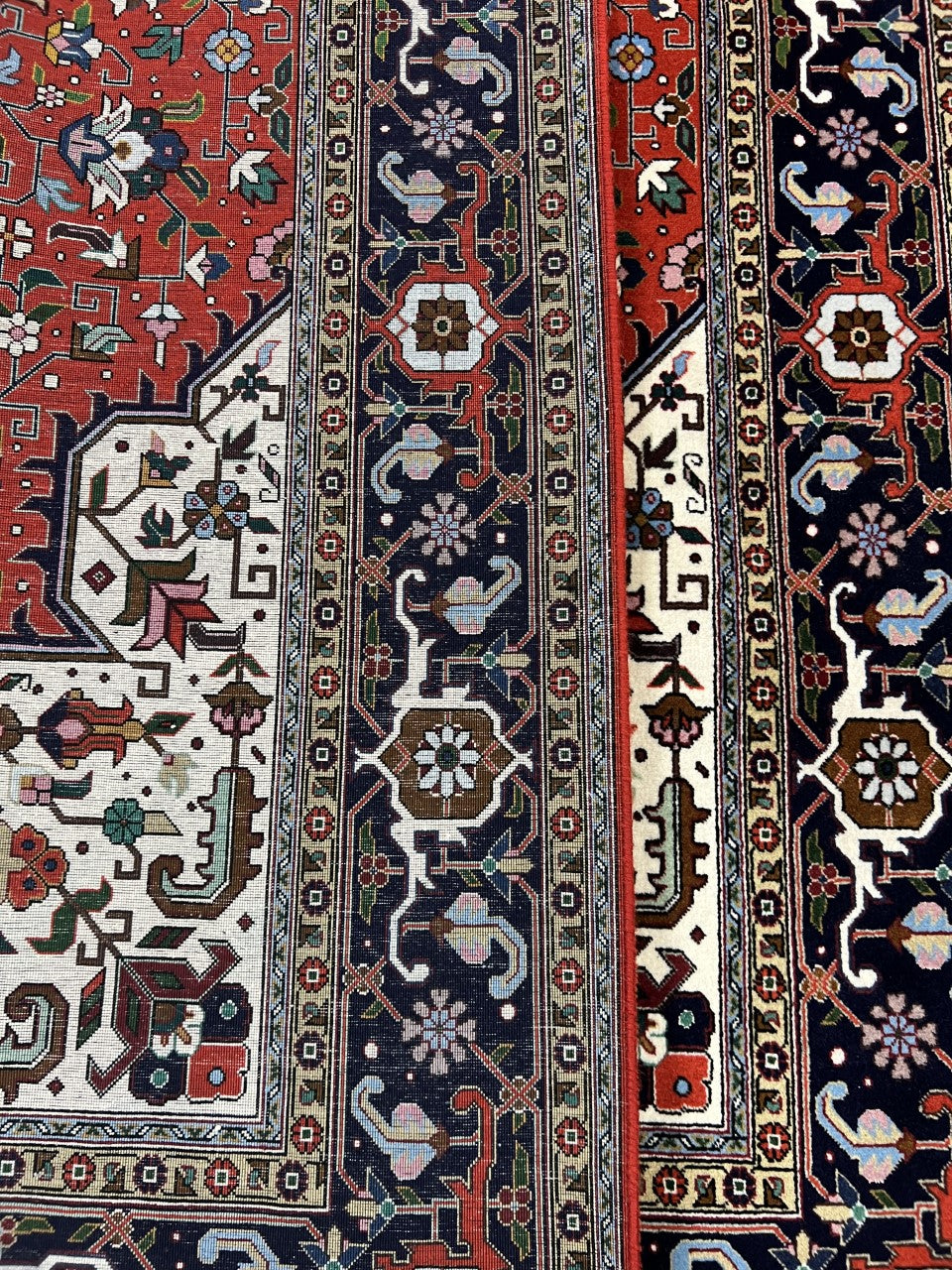 Amazing decorative Tabriiz rug - Hakiemie Rug Gallery