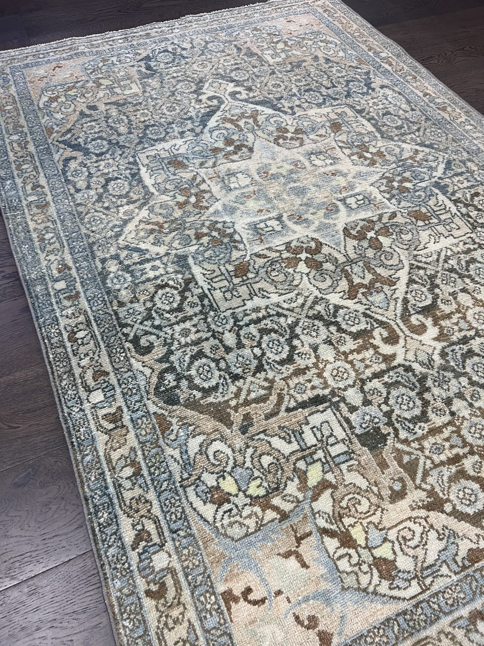 Beautiful vintage decorative Hamadan rug - Hakiemie Rug Gallery