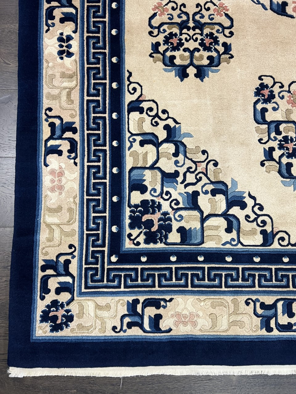 Wonderful vintage Chinese Pecking rug - Hakiemie Rug Gallery