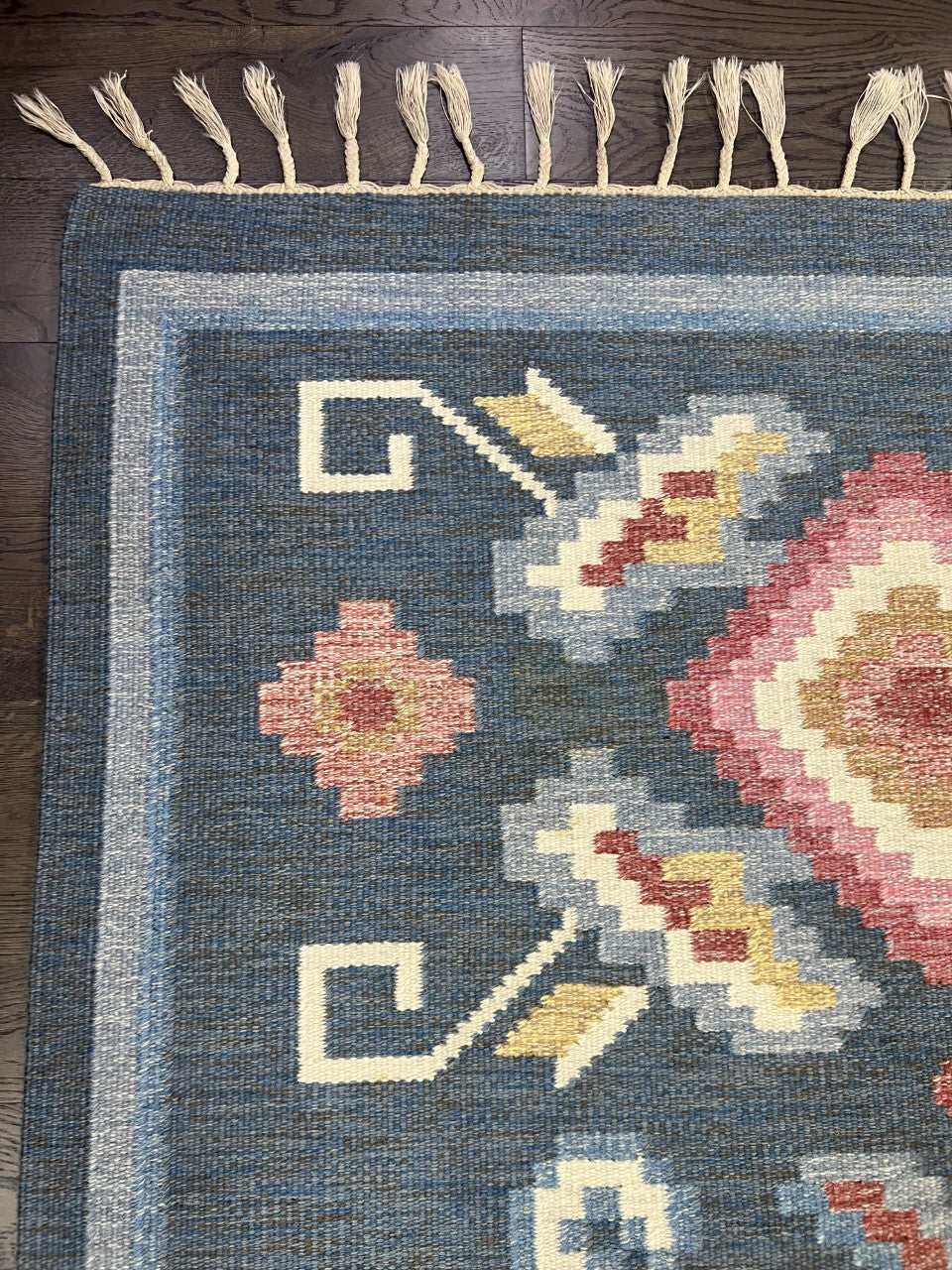 Beautiful Swedish Kilim decorative rug - Hakiemie Rug Gallery