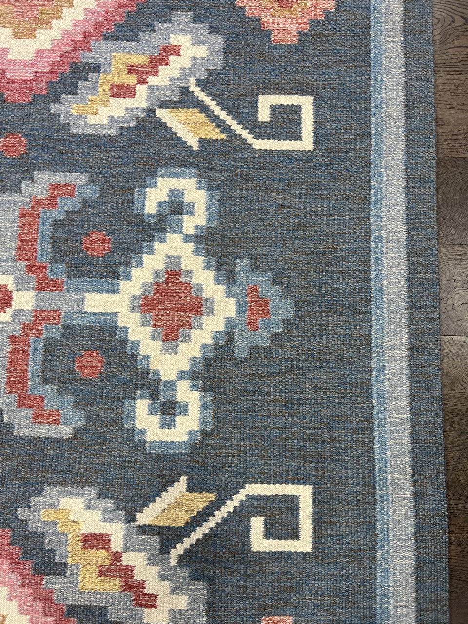 Beautiful Swedish Kilim decorative rug - Hakiemie Rug Gallery