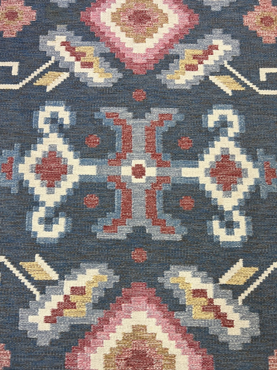 Beautiful Swedish Kilim decorative rug - Hakiemie Rug Gallery