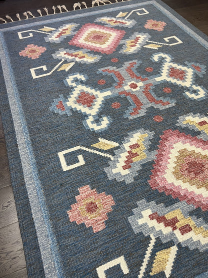 Beautiful Swedish Kilim decorative rug - Hakiemie Rug Gallery