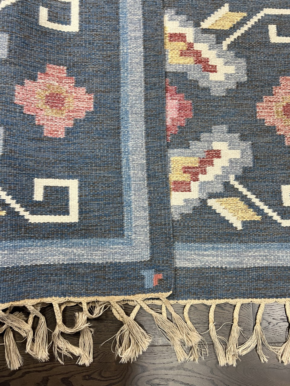 Beautiful Swedish Kilim decorative rug - Hakiemie Rug Gallery