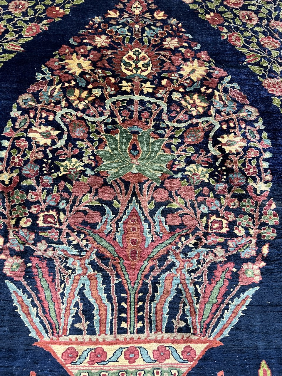 Amazing vintage decorative Indian silk rug - Hakiemie Rug Gallery