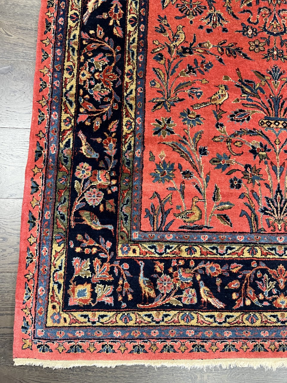 Beautiful Old antique decorative Saruk rug - Hakiemie Rug Gallery