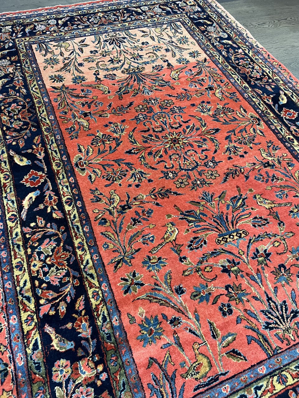 Beautiful Old antique decorative Saruk rug - Hakiemie Rug Gallery