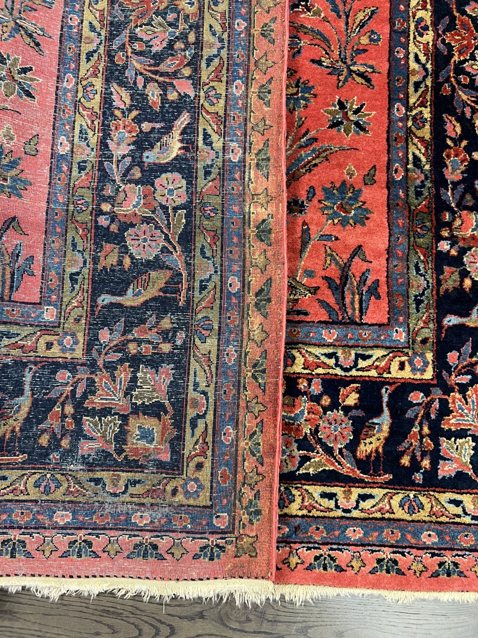 Beautiful Old antique decorative Saruk rug - Hakiemie Rug Gallery