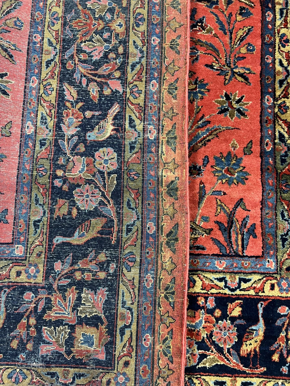 Beautiful Old antique decorative Saruk rug - Hakiemie Rug Gallery