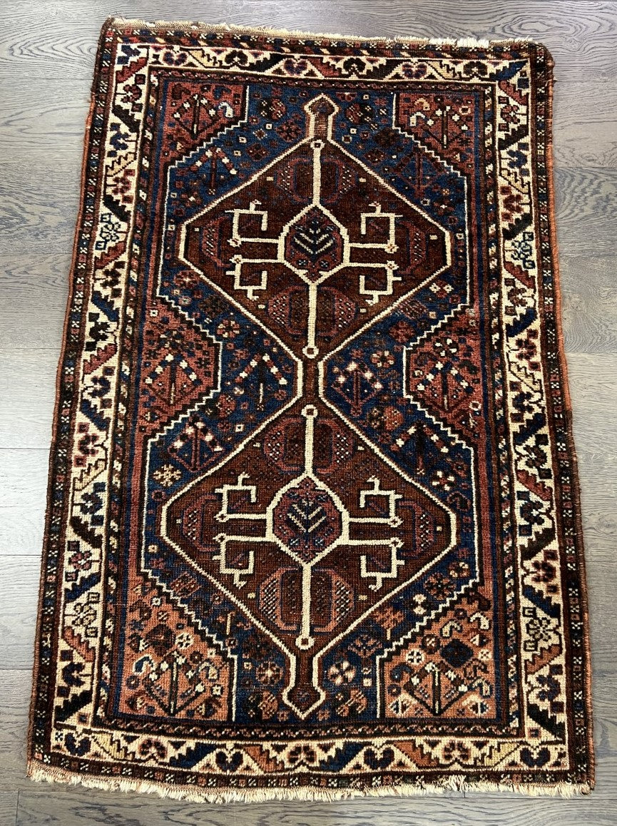 Stunning antique handmade Qashqai rug - Hakiemie Rug Gallery
