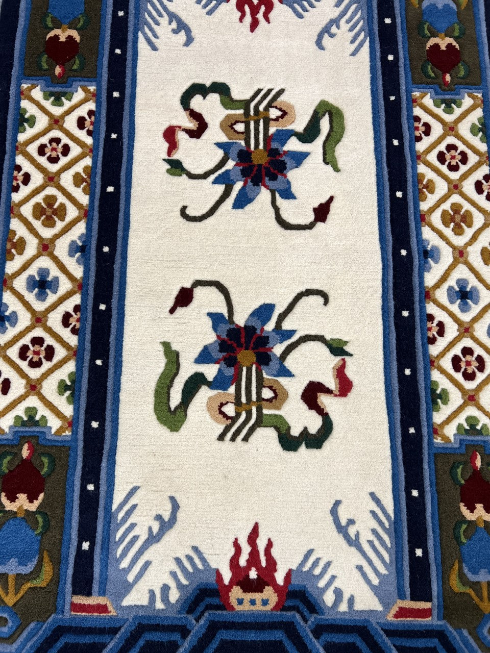 Wonderful vintage handmade Chinese rug - Hakiemie Rug Gallery