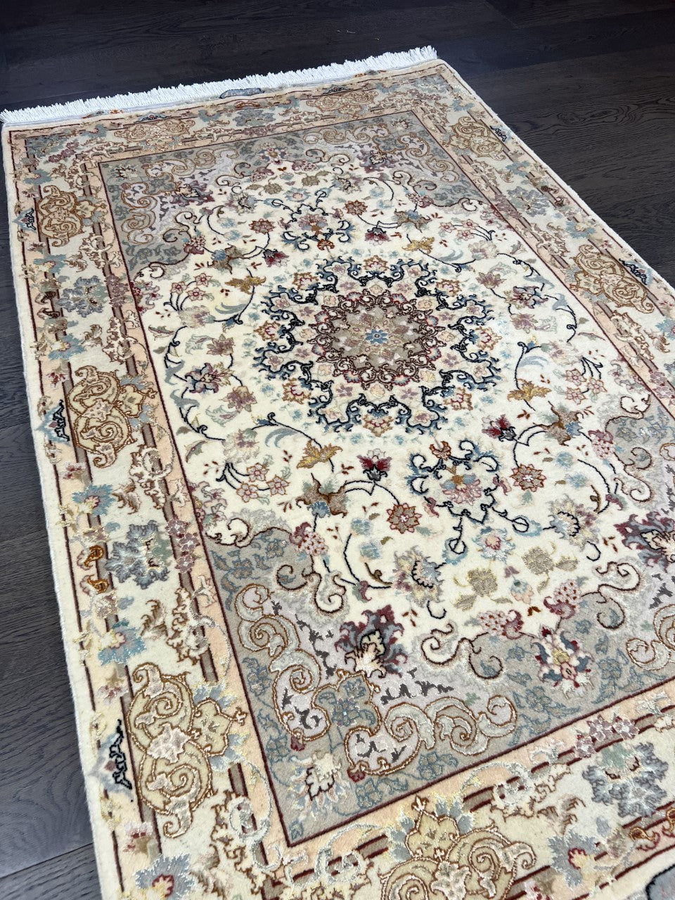 Stunning vintage Handmade Tabriiz rug - Hakiemie Rug Gallery