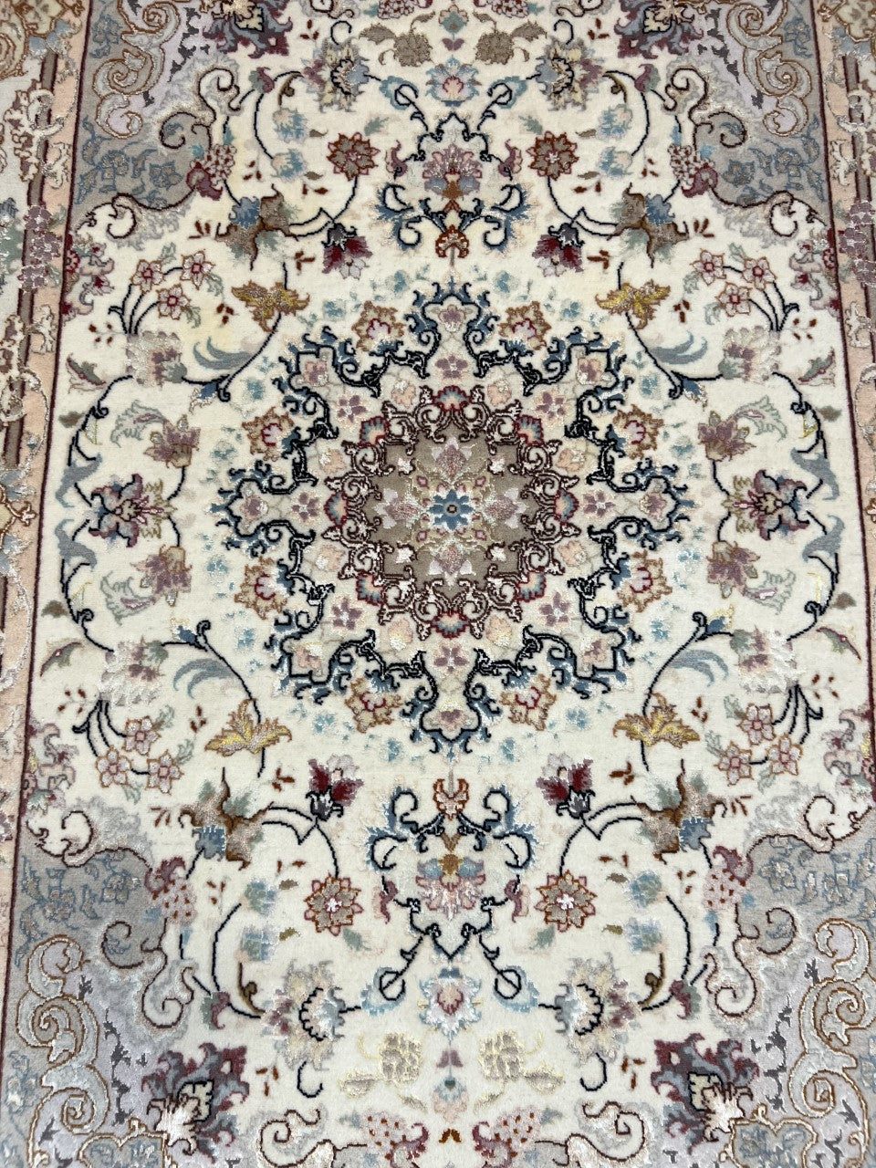 Stunning vintage Handmade Tabriiz rug - Hakiemie Rug Gallery