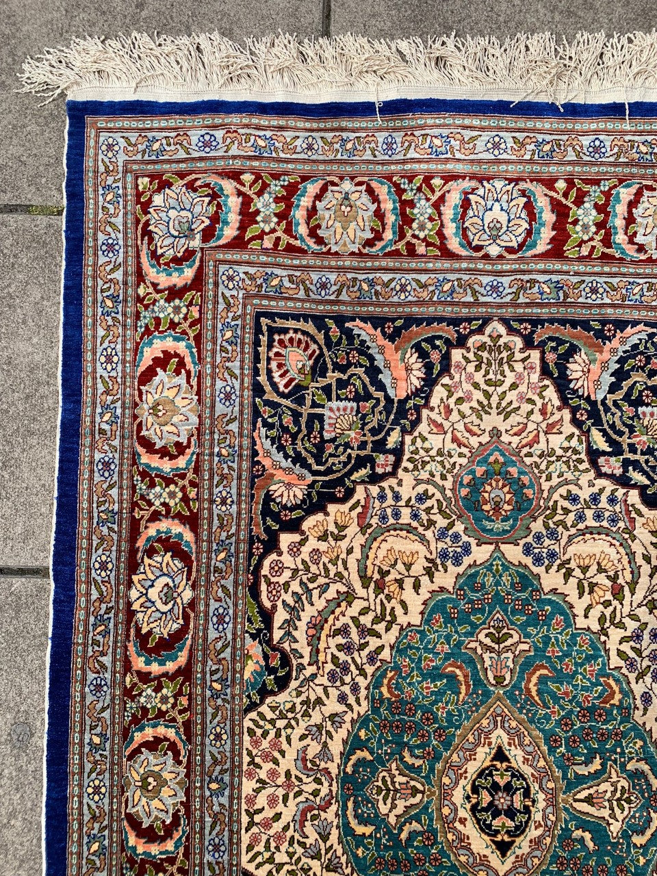 Amazing vintage Handmade Turkish Hereke silk rug - Hakiemie Rug Gallery