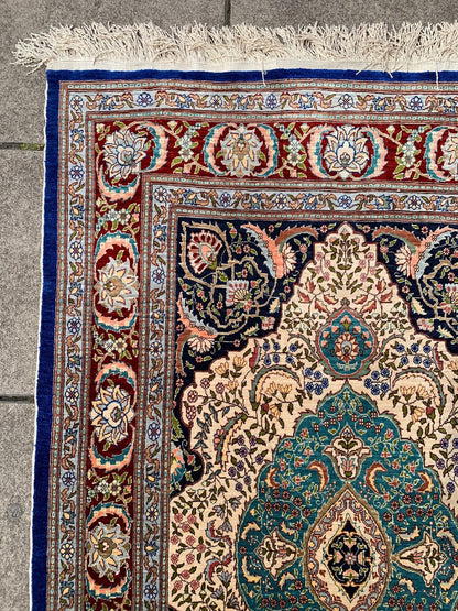 Amazing vintage Handmade Turkish Hereke silk rug - Hakiemie Rug Gallery